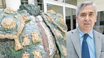 <b>LA SOLVENCIA DEL CONSEJO ACTUAL</b>. Entre otros muchos temas, Antonio Muñoz quiso destacar la solvencia del actual Consejo: Estamos saneados, y podemos endeudarnos sin que corra riesgo la entidad. No habrá denuncias el 30 de Junio en la AFE, ni ahora ni nunca. Alto y claro. Desde la tranquilidad del respaldo económico, el Cádiz puede planificar su futuro con claridad.