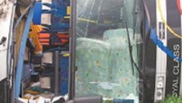 <b>ILESOS. </b>"He vuelto a nacer" dijo Álvaro tras el accidente de autobús que sufrió ElPozo a su regreso de Pamplona. Álvaro y Balo tienen fuertes contusiones, además del conductor.