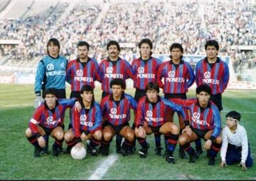 En 1988, Deportes Iquique usó una camiseta alternativa azulgrana. En la foto, cuando cayeron 3-2 ante Universidad de Chile en el estadio Nacional.