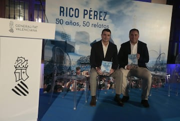 Julián Burgos y David Esteve, en la presentación del libro dedicado a la historia del Rico Pérez.