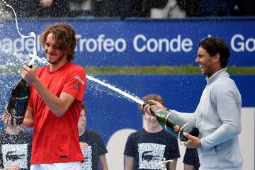 Nadal pasó por encima de Stefanos Tsitsipas, que a sus 19 años se vio abrumado por la voracidad incontenible del español: 6-2 y 6-1 en 77 minutos, la final más corta y con el resultado más contundente de la historia del Godó (desde 1953).