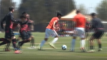 El golazo de Jimmy Martínez en amistoso de la U: ¡ante 4 defensas!