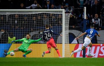 Parada de Jan Oblak tras un tiro de Mehdi Taremi.