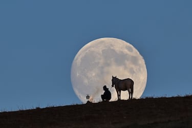 Vista de la luna llena en Van, Turquía, el 4 de noviembre de 2025.