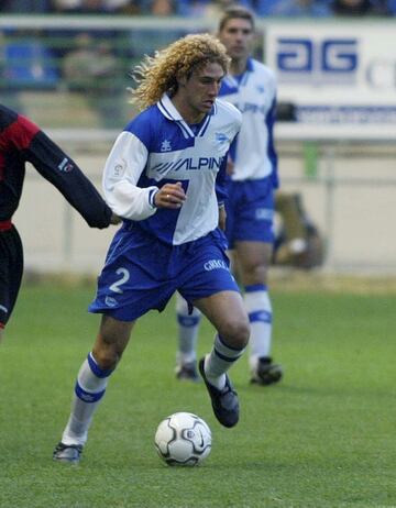 Jugó con el Alavés la temporada 2001/02 y con el Atlético de Madrid la temporada 2002/03.