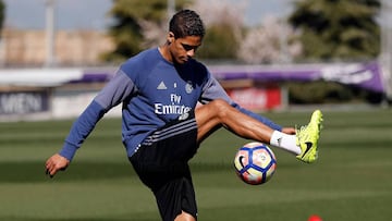 Varane ya trabaja en campo para reaparecer antes de fecha FIFA