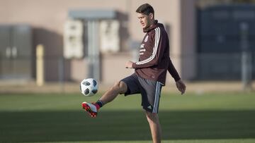 Foto de acción durante el Entrenamiento de la Selección de México previo a su partido amistoso contra Bosnia y Herzegovina en la Universidad Tecnologica de San Antonio (UTSA), en la foto: Cesar Montes de México.