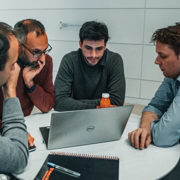 El nuevo monoplaza de Carlos Sainz de cara al siguiente Mundial de Fórmula 1 está cogiendo forma. Se presentará el próximo 13 de febrero pero la escudería nos ha debajo ver parte del proceso de fabricación.