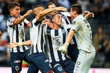 Rayados de Monterrey emitió el domingo 7 de junio un comunicado en el que se informa de un positivo a coronavirus en el equipo albiazul. "Tras las 50 pruebas de COVID-19 realizadas el viernes pasado a todos los integrantes del primer equipo, se detectó un caso positivo y asintomático”, explicó Rayados en la publicación.