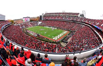 Situado en Athens (una ciudad ubicada en el condado de Clarke, en el estado estadounidense de Georgia) tiene una capacidad de 92.746 espectadores. Alberga los partidos de los Georgia Bulldogs, nombre de los equipos deportivos de la Universidad de Georgia.