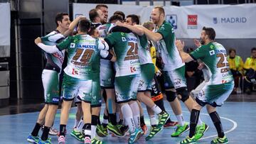 GRAF8687. MADRID, 04/05/2018.- Los jugadores del Ángel Ximénez PG, celebran su victoria en la tanda de penaltis con gol de David Jiménez, durante el partido de Copa del Rey de Balonmano que el Fraikin BN Granollers y el Ángel X
