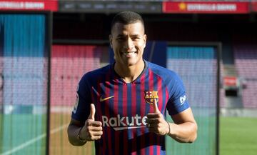 Será el segundo colombiano en vestir la camiseta del Barcelona. El primero fue Yerry Mina quien solo pudo actuar en cinco compromisos oficiales. 