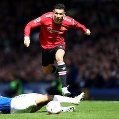 Manchester United’s Champions League chances dented by Everton defeat