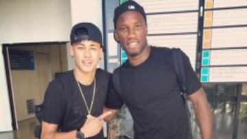 Neymar cuelga un foto junto a Drogba
