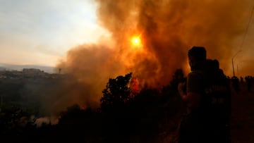 Viña del Mar, 3 de febrero 2024.
Incendio arrasa con fuerza en el sector de Villa Dulce

Andres Pina/Aton Chile