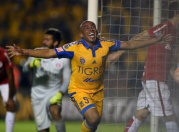 Egidio Arévalo celebra el tercer gol de la noche. 