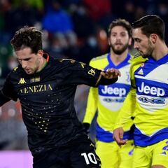 Cuadrado cumple como extremo en empate de Juventus