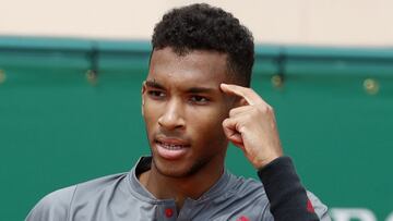 Felix Auger Aliassime reacciona durante su partido ante Cristian Garin en el Masters 1.000 de Montecarlo.