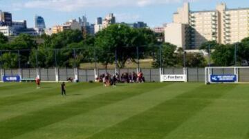 Independiente Santa Fe hace su primer entrenamiento en el Complejo Pedro Pompilio, sede de Boca Juniors. 