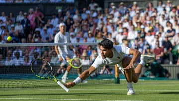 LONDON, ENGLAND - JULY 04: Carlos Alcaraz of Spain loses the grip on his racquet as he dives to play a winner at the net during his match against Jan-Lennard Struff of Germany in the third round of the Gentlemen's Singles Competition on Centre Court during the Wimbledon Lawn Tennis Championships at the All England Lawn Tennis and Croquet Club at Wimbledon on July 4th, 2025, in London, England. (Photo by Tim Clayton/Getty Images)