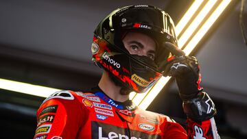 Pecco Bagnaia sale del garaje de Ducati en el GP de Italia de MotoGP.