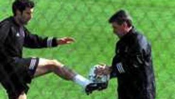 <B>POR BUEN CAMINO.</B> Figo trabajó ayer en solitario.