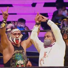 Psycho Clown rapa a Rey Escorpión en Triplemanía XXIX