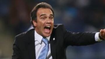 <b>CON ORDEN. </b>Martín Lasarte da instrucciones durante un encuentro.