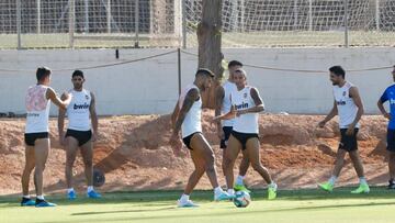 El Valencia cumple hoy 'un verano' sin entrenar en Paterna
