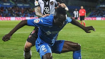 Djen&eacute;, en el &uacute;ltimo partido del Getafe, contra el Levante.