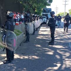 Detienen a barras de River que portaban armas y drogas camino al partido de Copa