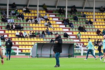 El Racing organizó un entrenamiento abierto al público en La Maruca, a donde tuvieron que trasladarse por el estado del césped de La Albericia.