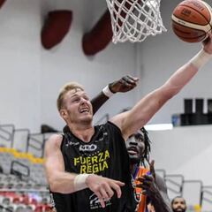 Kelvin Jones, baja de Fuerza Regia por lesión de tobillo