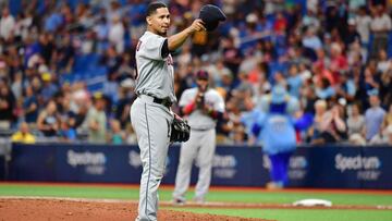 ST PETERSBURG, FLORIDA - SEPTEMBER 01: Carlos Carrasco #59 of the Cleveland Indians tips hit hat to manager Terry Francona #77 before the seventh inning during action against the Tampa Bay Rays at Tropicana Field on September 01, 2019 in St Petersburg, Florida. Julio Aguilar/Getty Images/AFP
== FOR NEWSPAPERS, INTERNET, TELCOS & TELEVISION USE ONLY ==