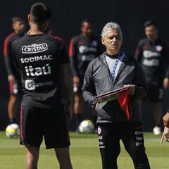 Rueda sorprende: prueba con Alexis de '10' y Paredes titular