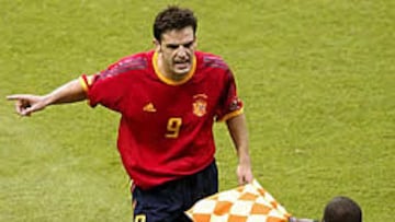 <b>NO OLVIDA.</B> Morientes no olvida la actuación del trío arbitral en el España-Corea.