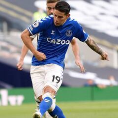 Gary Neville: "James mostró un nivel diferente con el balón"