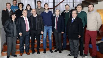 Alejandro Blanco, el segundo por la izquierda, con los representantes de los deportistas.