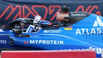 Carlos Sainz durante la exhibición.