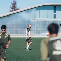 Giráldez confirma su renovación: “Queríamos estar más cómodos”