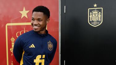 LAS ROZAS (MADRID), 13/06/2023.- El delantero de la selección española Ansu Fati durante la presentación del partido contra el racismo entre España y Brasil en un acto celebrado en la Ciudad del Fútbol de las Rozas. El partido se celebrará en marzo del 2024. EFE/ Sergio Pérez