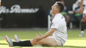 Gameiro se lamenta en el encuentro ante el Betis.