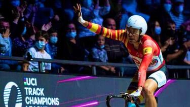 03/12/22 UCI TRACK CHAMPIONS LEAGUE
SEBASTIAN MORA SALUDA AL PUBLICO DEL VELODROMO
FOTO.ENVIADA.POR.JORGE.NOGUERA