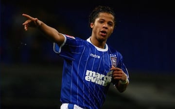 En medio de su primer campaña a la Premier League, Giovani fue enviado a la Segunda División del fútbol inglés. Solamente participó en ocho compromisos antes de volver al Tottenham, mismos en los que entregó buenas participaciones.