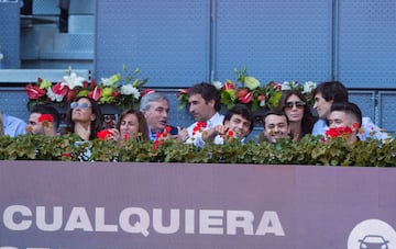 Carvajal, Carlos Sainz, Raúl González Blanco, Mamen Sanz y João Félix durante el partido entre Rafa Nadal y David Goffin.