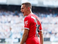 El pichichi del Rayo, con seis dianas, firmó la remontada franjirroja en Balaídos. Su gol fue una obra maestra. Controló con el pecho, recortó a un rival dentro del área y mantuvo la calma para avivar el sueño de Europa con un potente zurdazo. Esta temporada se está saliendo.