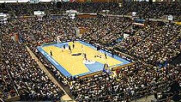 <b>SÓLO EN VIVO.</B> La única manera de ver la mayoría de los partidos de la ACB es acudir a las canchas.