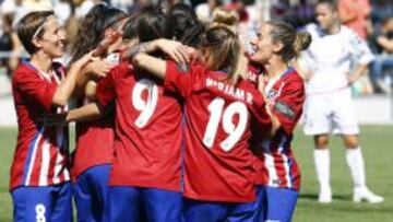 Las jugadoras del Atlético Féminas celebran un gol.