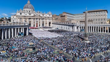 Miles de personas durante el funeral del Papa, en la plaza de San Pedro, a 26 de abril de 2025, en Ciudad del Vaticano. El Papa Francisco I, fallecido el 21 de abril a los 88 años, ha sido velado por unas 250.000 personas en la Basílica de San Pedro durante 3 días y hoy se celebra la misa funeral. Posteriormente, se efectúa el recorrido que acompaña al féretro hasta la Basílica de Santa María la Mayor, donde será enterrado el Pontífice.
26 ABRIL 2025;FUNERAL;ENTIERRO;PAPA;BASÍLICA;
Stefano Spaziani / Europa Press
26/04/2025