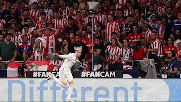 Valverde celebrates his goal at Atlético-Real Madrid.